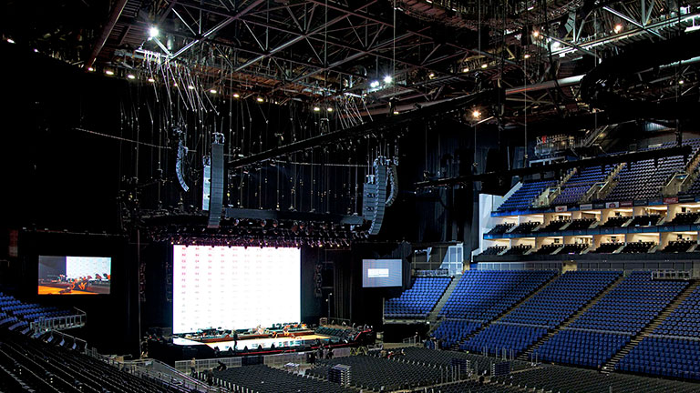 LEO Reproduces Michael Bublé at O2 Arena