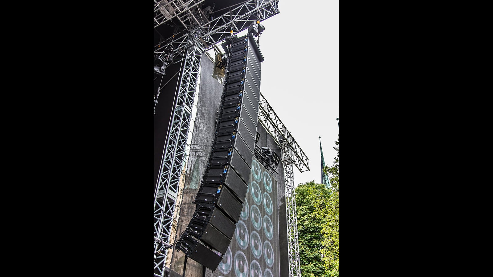 Germany's POOLgroup Debuts New Meyer Sound LEO System on Peter Maffay Tour