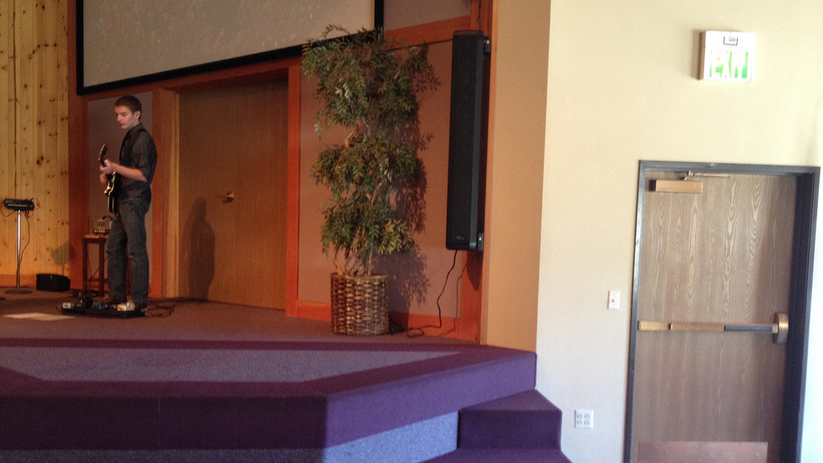 Colorado's Aspen Ridge Church Achieves Even Coverage and Intelligibility with Meyer Sound CAL