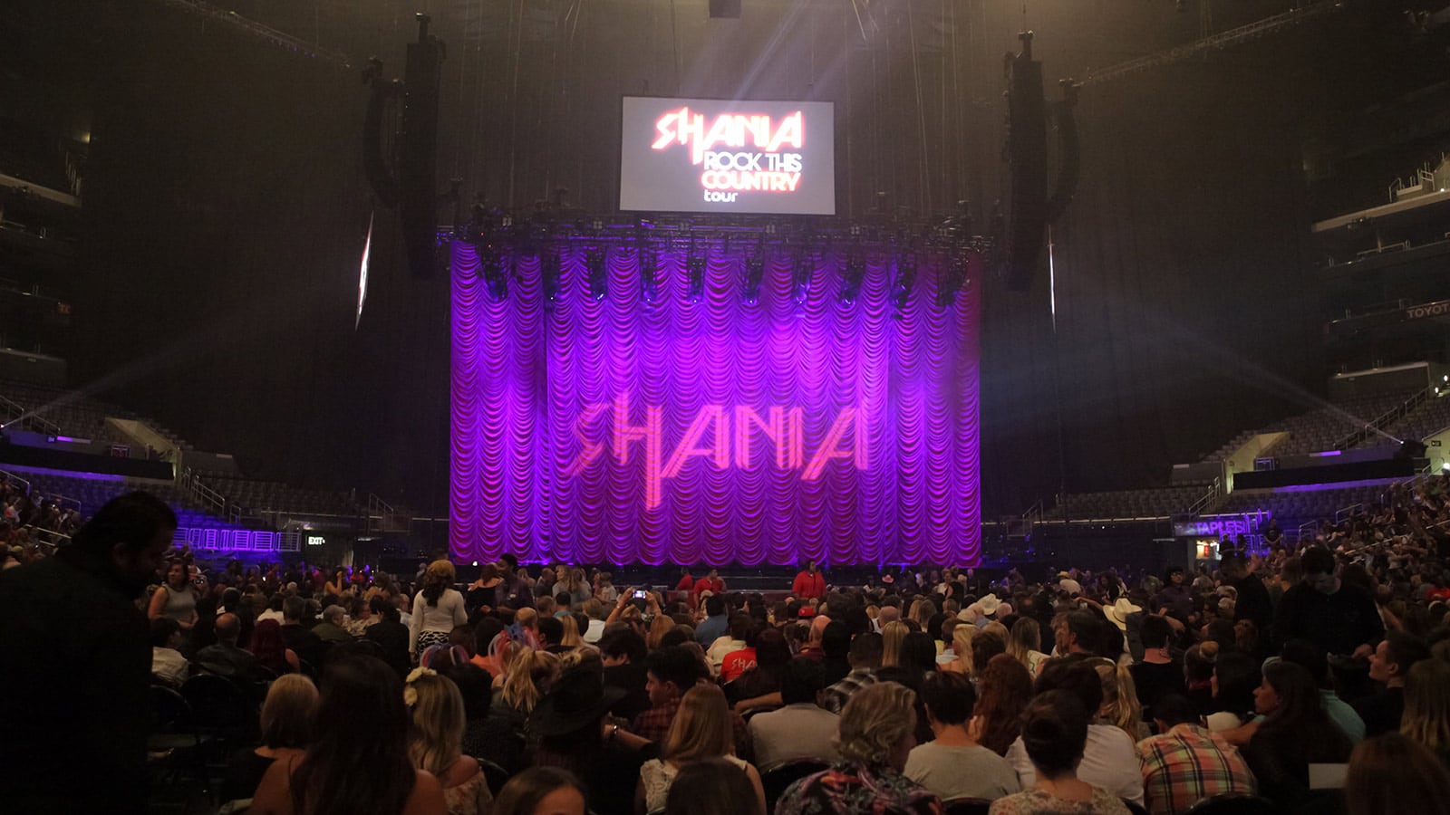 Shania Twain Hits 59 Cities on Farewell Tour with Meyer Sound LEO