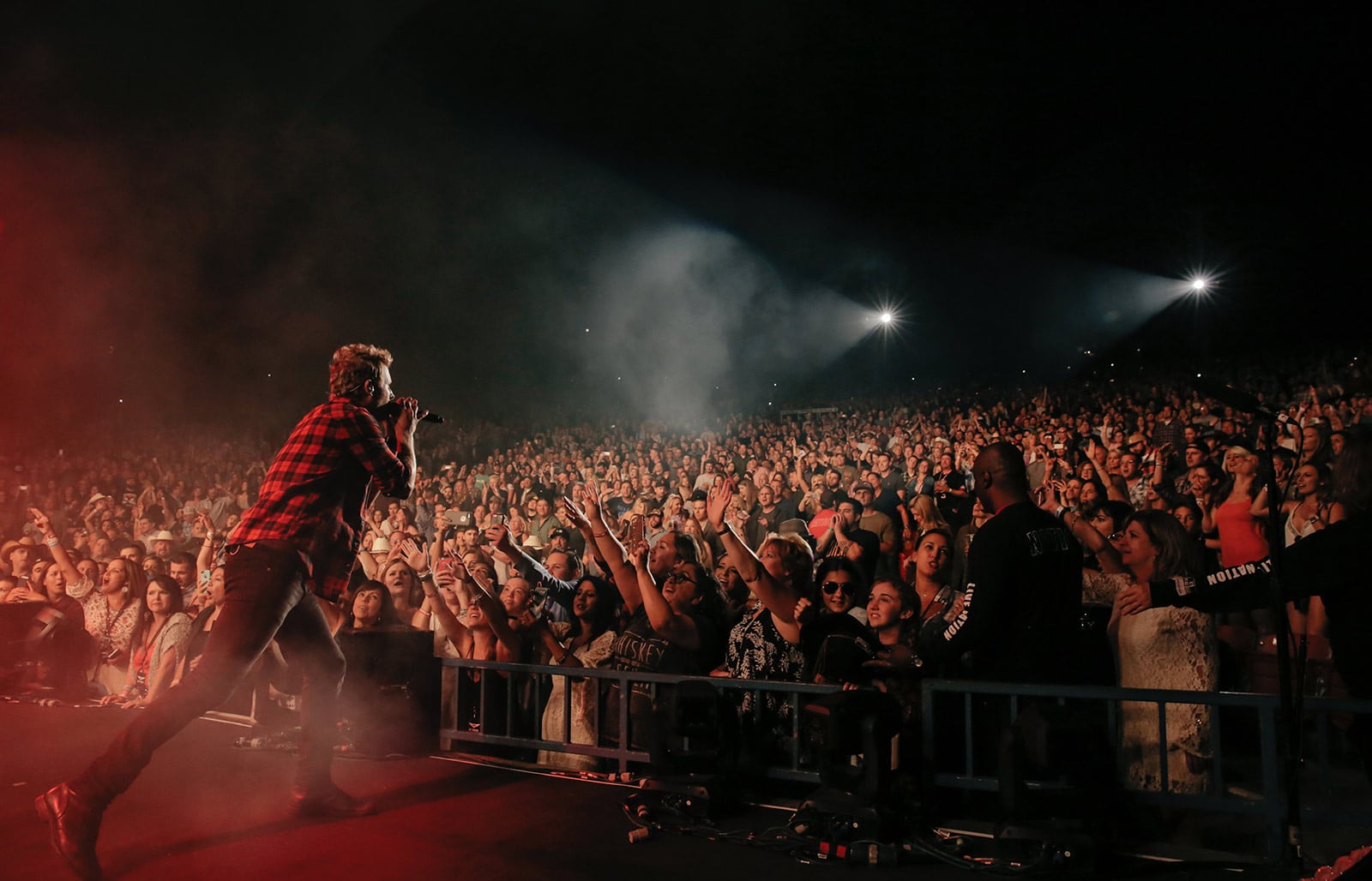 Country Superstar Dierks Bentley's 2016 SOMEWHERE ON A BEACH TOUR Rocks Sold-Out Venues with Meyer Sound LEO and LYON System