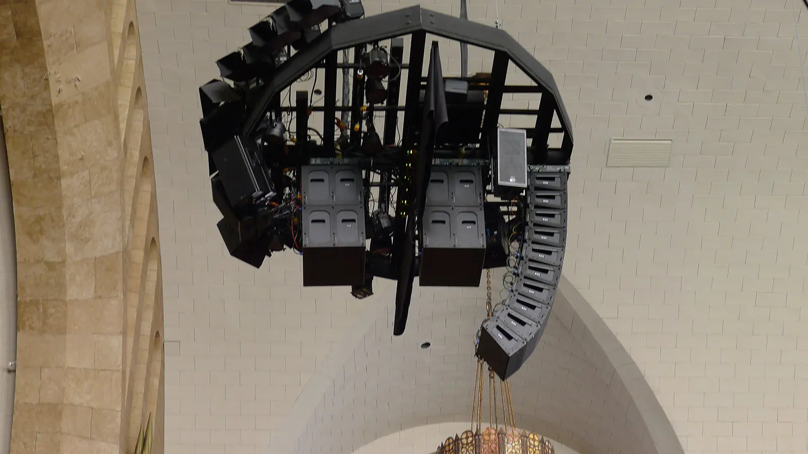 Moody Church Appreciates the Subtle Sonic Nuances through Meyer Sound MINA