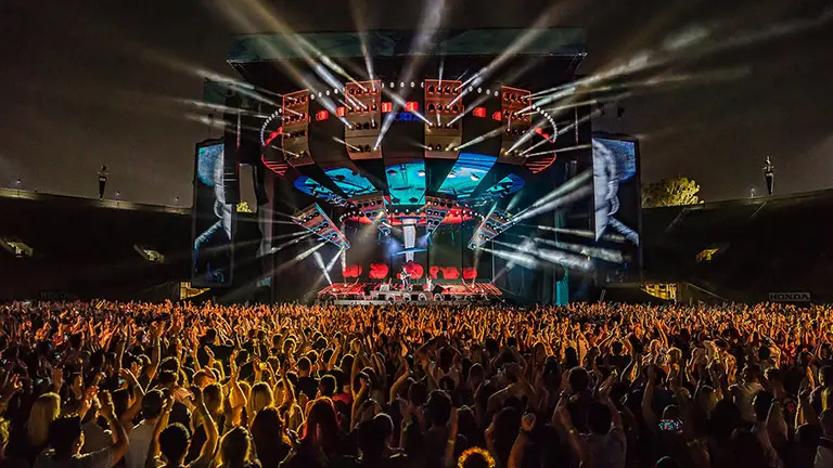 Record-shattering Ed Sheeran Tour Pleases the Masses with LEO Family