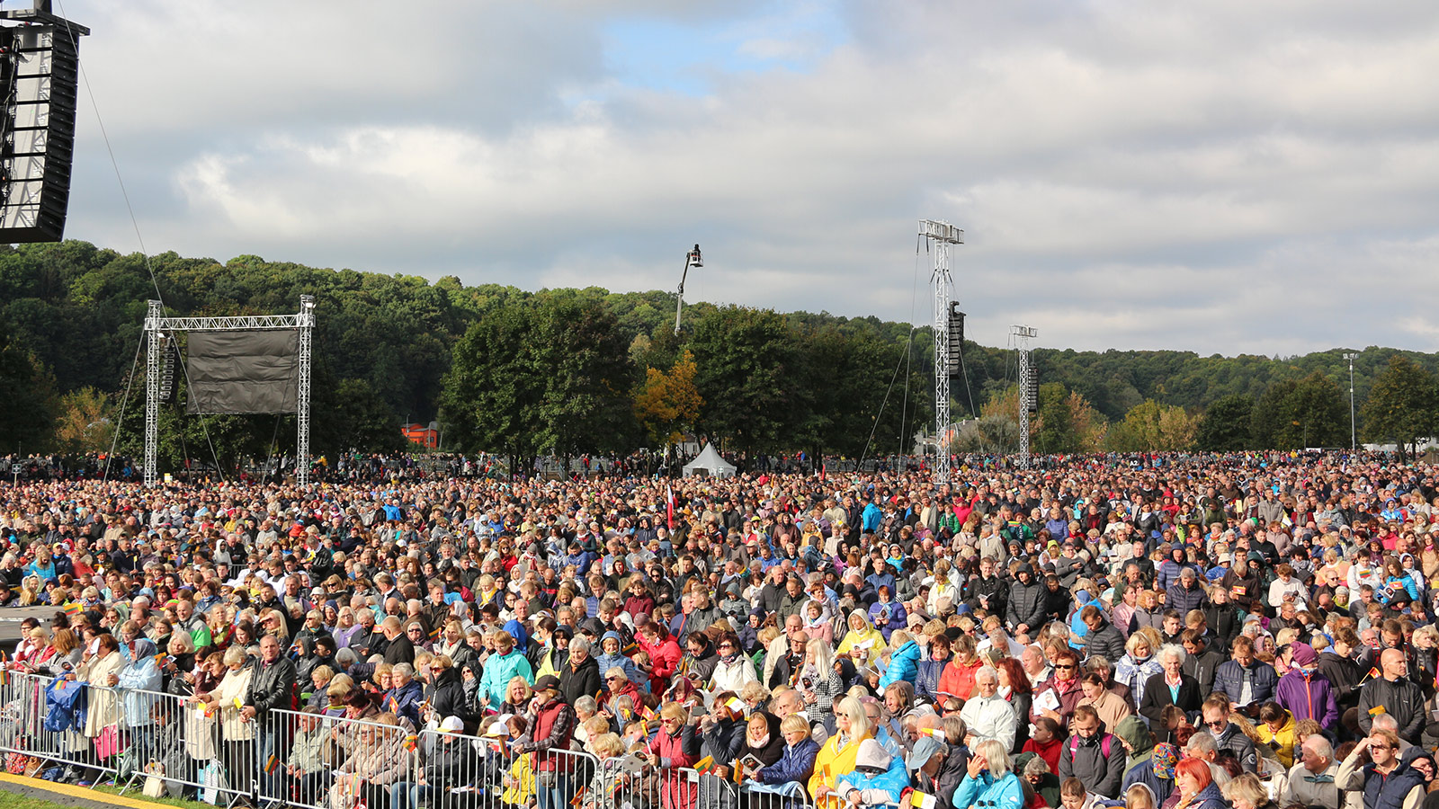 Meyer Sound LEO Family System Connects Pope Francis to Lithuanian Faithful at Open-Air Mass