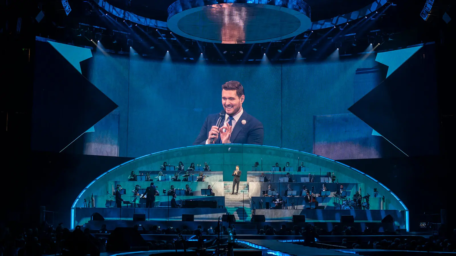 Innovative Meyer Sound LEO Family Configuration Makes Closer Better for Michael Bublé and Fans