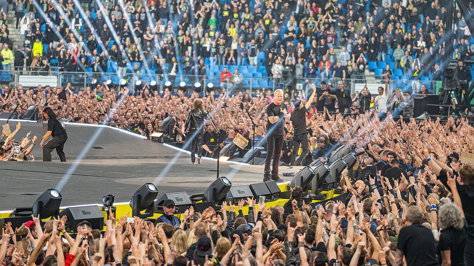 Meyer Sound Shakes Up Stadium Concert Paradigms on Metallica’s Epic “M72 World Tour”