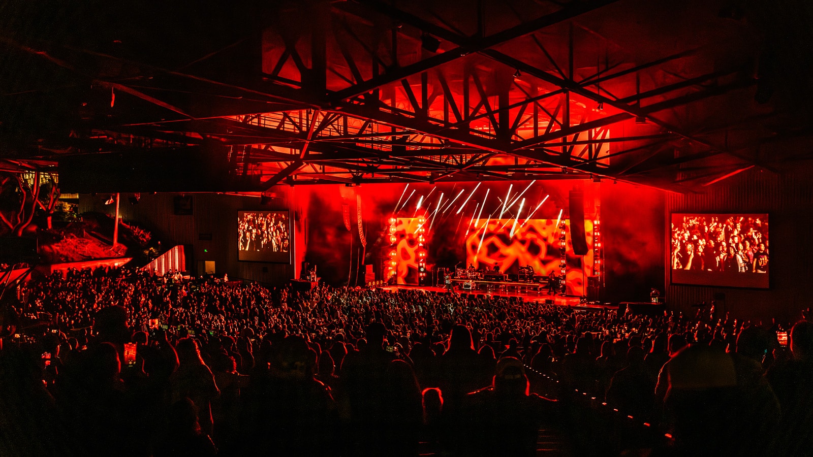 Meyer Sound PANTHER Delivers a Sizzling Show for TLC and Shaggy’s Hot Summer Nights Tour