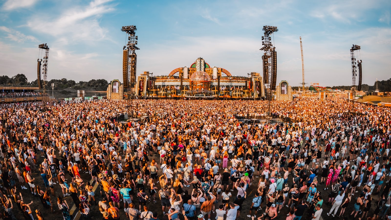  Meyer Sound PANTHER and 2100-LFC Raise the Bar at Parookaville 2024