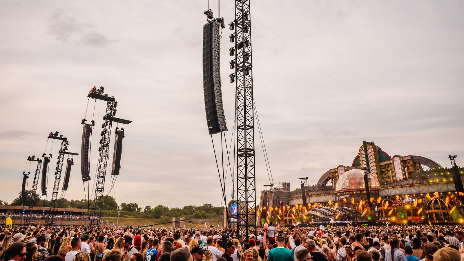  Meyer Sound PANTHER and 2100-LFC Raise the Bar at Parookaville 2024