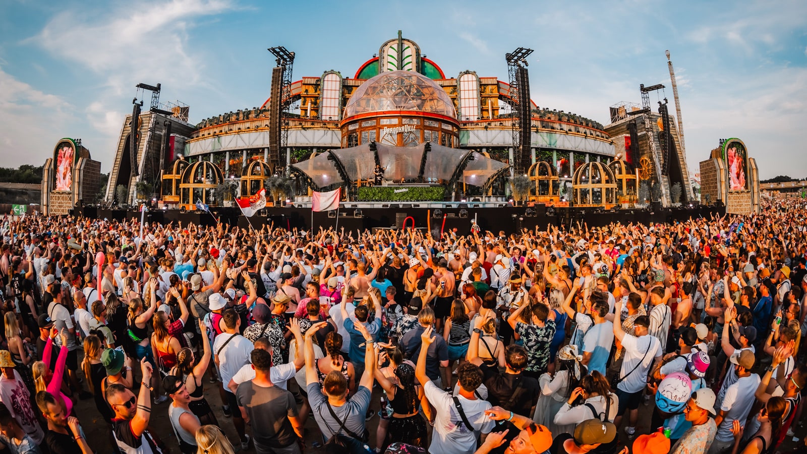  Meyer Sound PANTHER and 2100-LFC Raise the Bar at Parookaville 2024